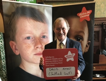 Sir David Amess supports Action for Children 